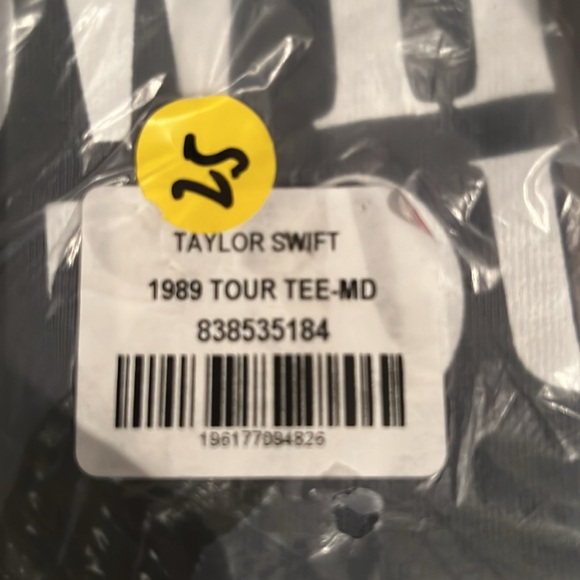 NEW Taylor Swift The Eras Tour 1989 Album T-Shirt NWT Medium Official Merch - Picture 6 of 7